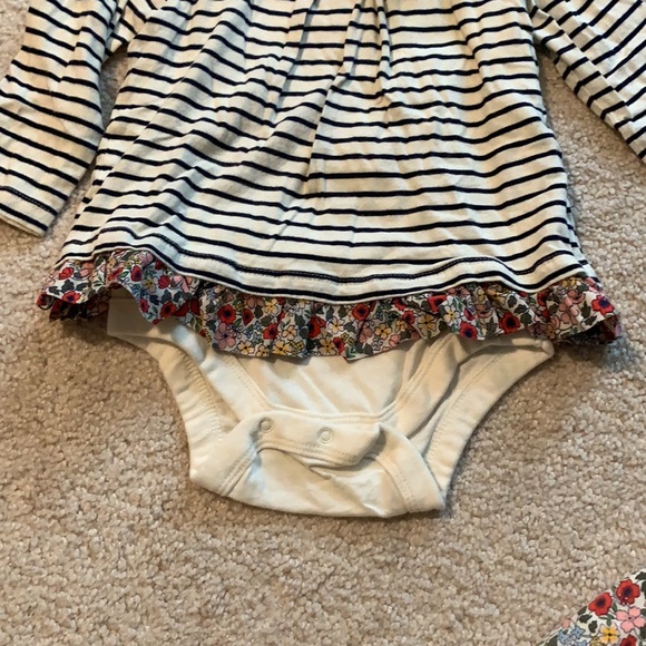 Adorable floral and striped coordinating set - Picture 3 of 9